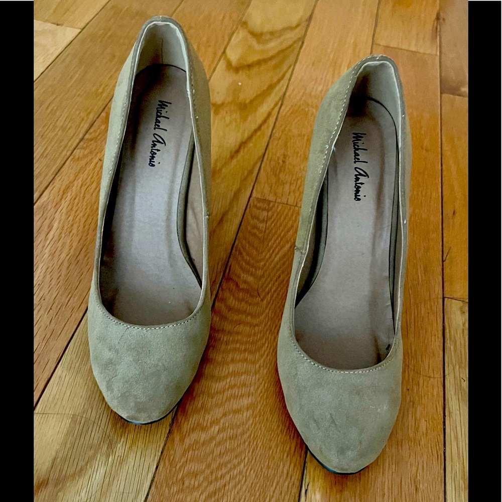 Michael Antonio suede pumps